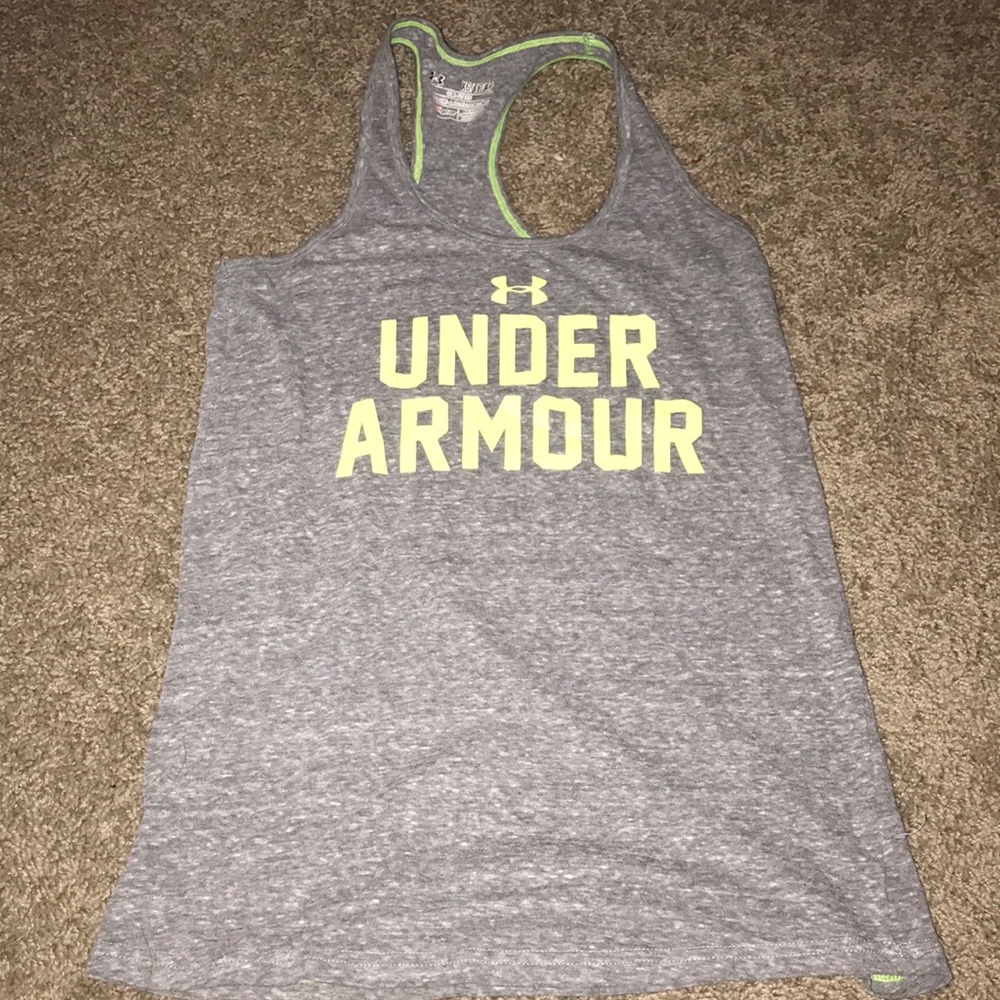 Semi-fitted Under Armour tank